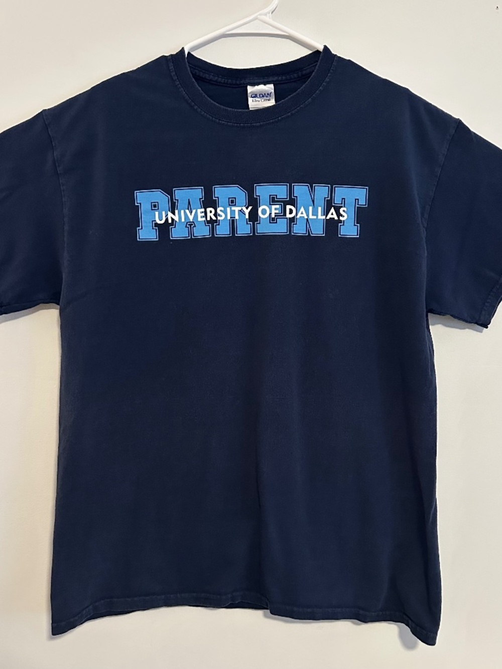 University of Dallas Parent T Shirt Size Large Navy Blue Graphic Short Sleeve